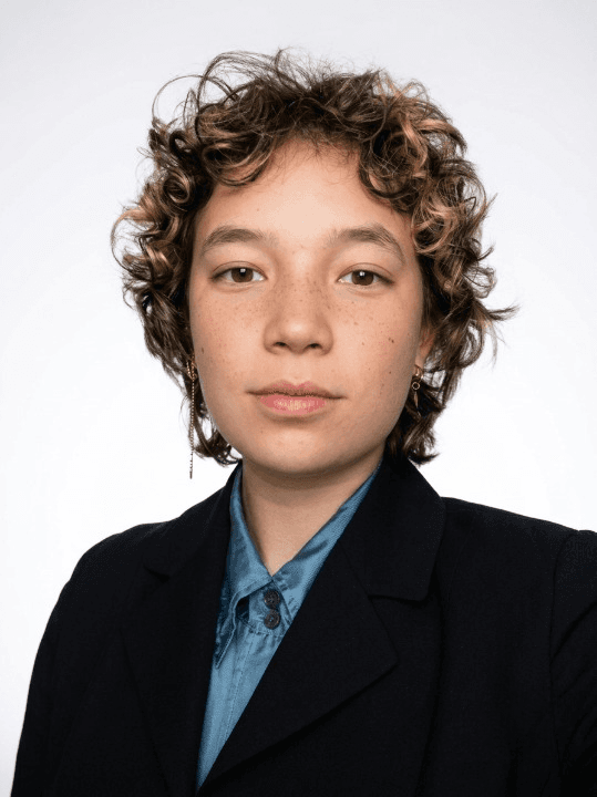 Headshot of Lauren Henderson